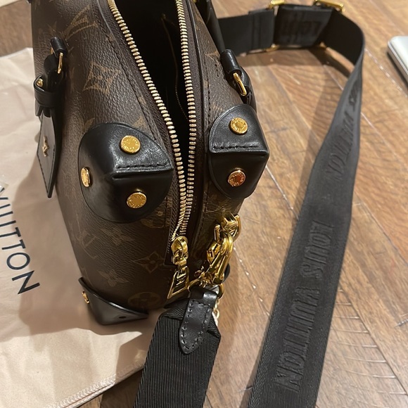 COPY - LV small bag. - Picture 3 of 15